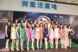 候選港姐當(dāng)場比拼口才 身穿果凍色連衣裙秀身姿