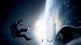 《地球引力》宣传片 宇航员游荡太空遇爆炸危机