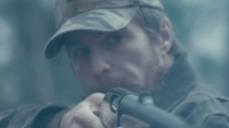 《致命一击》曝光片段 猎手射鹿目标失准命中女孩