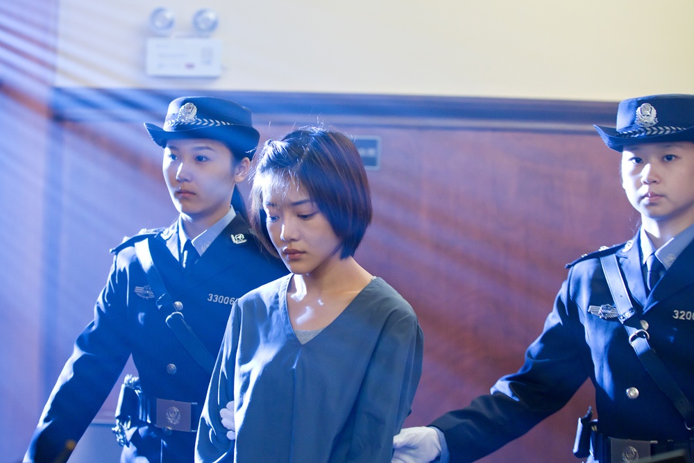 《全民目击》国际版海报出炉 悬疑不断未映先火