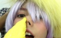 Angelababy惡搞自拍 頂鳥窩頭冰激凌戳鼻孔