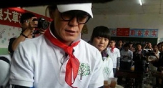 李咏“私人订制”当老师 成立基金关爱教师健康