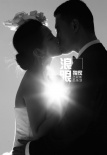 何洁赫子铭9月12日办婚礼 婚照热吻微博秀请柬