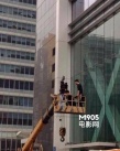 《單身2》曝片場照 古仔蜘蛛俠高圓圓婚紗狂奔