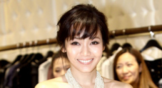 侯佩岑害羞承認(rèn)積極造人 收集好運(yùn)串飾求好孕
