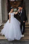何洁华丽婚纱现身赫子铭甜蜜献吻 婚礼内场曝光