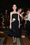 郭碧婷巴黎看秀惹火紅唇秀香肩 熊黛林新歡亮相