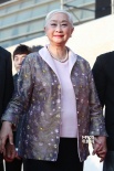《團圓》盧燕和藹慈祥登紅毯 朱唇銀發(fā)不服老