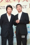 《一九四二》剧组齐登台 冯小刚自信满满气势足
