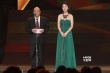 最佳中小成本影片《万箭穿心》 颜丹晨登台开奖