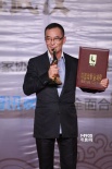 《一代宗师》王庆祥成最佳男配 硬汉动容吻奖杯