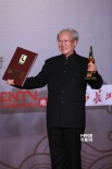 《万箭穿心》获中小成本影片 谢飞领奖激动异常