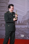 《傾城》獲最佳原創(chuàng)劇本獎 黃宏握獎杯笑不攏嘴