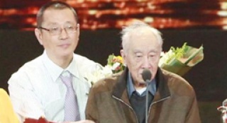 老電影人于敏、劉學(xué)堯獲終身成就獎(jiǎng) 全場(chǎng)鼓掌致敬