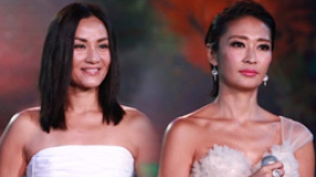 梁静带头唱响《洪湖水浪打浪》 致敬中国电影人