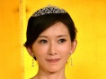 林志玲穿婚纱亮相东京 配合武田铁矢屈膝显娇媚