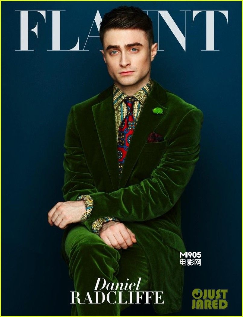 “哈利波特”丹尼尔绅士装登封面 面部科幻扭曲