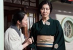 飾演傭人的黑木華與飾演女主人的松隆子有所爭(zhēng)執(zhí)。