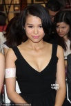 胡杏儿深V惹火亮相 宣传乳癌防治无惧全裸拍照