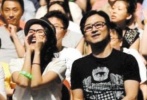 今年最不被看好的戀情，要屬章子怡和汪峰這一對(duì)，不管外界怎么說(shuō)，不管嘴上怎么辟謠，二人還是這么好上了，多次約會(huì)不說(shuō)，一起赴美度假，飛機(jī)上還喂飯秀恩愛(ài)，甚至有傳言說(shuō)章母已經(jīng)同意這段戀情。只是汪峰的感情路可不怎么光明，就在不久前，他的前妻曝出汪峰曾多次婚外情，不由讓人懷疑，他這次離婚，是不是為了劈腿章子怡。