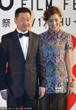 《警察日記》劇組登上綠毯 寧瀛導(dǎo)演攜演員亮相