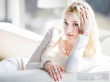 达科塔·范宁写真童星变熟女 白裙淡雅红唇似火