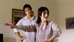 《新扎师妹2》片段 杨千嬅示范边抓犯人边喂奶