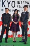 宫崎香莲穿紫色短裙萝莉亮相 与松本利夫般配足