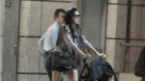 林志穎攜妻兒現(xiàn)身上海 陳若儀露美腿引路人偷瞄