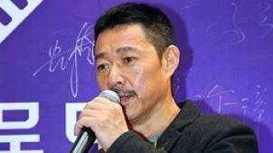 张丰毅受聘“文学电影大使” 李琦赞李立群“能说”