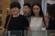 楊冪撈金離場數(shù)人護(hù)駕排場大 見記者跟拍擺臭臉