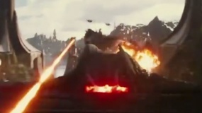 “雷神2”中文片段 索尔狼狈驾宇宙飞船横冲直撞