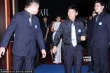 李冰冰与友人牵手热聊显亲和 保镖护驾巨星范足