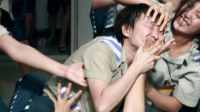 《爱·回家》预告片 中国女子监狱中的暴力生活