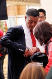 巫剛現(xiàn)身《變形金剛4》片場 疑似飾演軍方高層