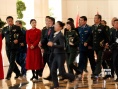 巫剛現(xiàn)身《變形金剛4》片場 疑似飾演軍方高層