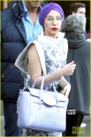Lady GaGa两日雷人换装 一天装大婶一天踩驴蹄