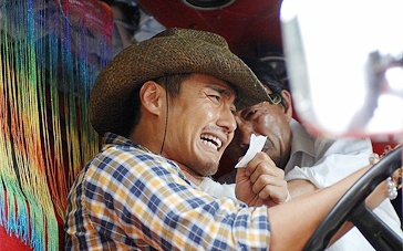 《雨后的夜空》预告 竹中直人、胡兵“人在囧途”