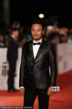 张涵予率《一九四二》主创亮相 两代演员聚首