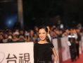 楊千霈主持金馬紅毯 高貴黑色禮服亮相微露美腿