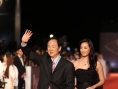 老戏骨王羽亮相金马奖红毯 女儿王馨平陪伴左右