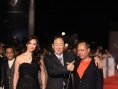 老戏骨王羽亮相金马奖红毯 女儿王馨平陪伴左右