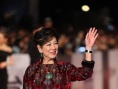 凌波蕾絲裙優(yōu)雅現(xiàn)身紅毯 微笑示意風(fēng)采不減當(dāng)年