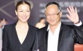 鄭秀文中性喇叭褲顯帥氣 杜琪峰靦腆笑容憨態(tài)可掬