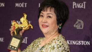甄珍金马50年之际获终身成就奖 弥补遗憾荣幸之极