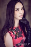 姚晨穿豹纹红裙登杂志封面 优雅时髦显辣妈气质