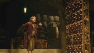 “霍比特人2”中文片段 弗里曼带领同胞酒窖逃生