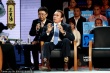 施瓦辛格称愿与中国导演合作 张纪中现场送宝剑