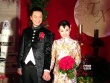刘璇、王弢大婚：新郎新娘玩亲亲 刘璇幸福落泪