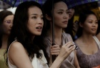 馮小剛發(fā)掘了她的喜劇天賦，把舒淇從女神的高度拽到了平民，由《非誠勿擾》系列中，我們看到了舒淇可愛、親民、搞笑的一面，拉近了與觀眾的距離。別小看這些影響，出演完《非》系列后，舒淇人氣激增，之后出演了熱門影片《西游降魔篇》和《LOVE》，在內(nèi)地徹徹底底的火了一把。